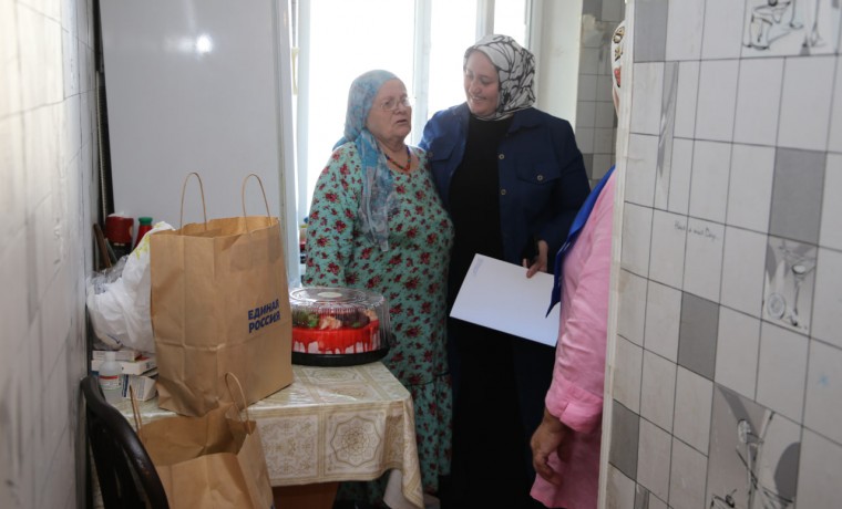 «Единая Россия» провела в Чеченской Республике социальную акцию ко Дню пожилого человека