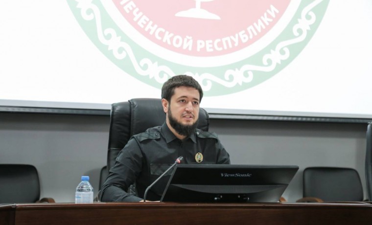 Адам Алханов провёл совещание с руководителями медицинских организаций Чеченской Республики