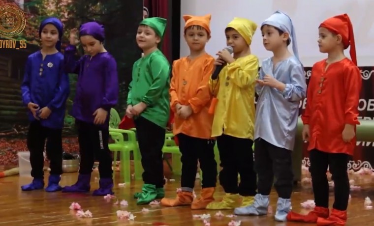 В Грозненском Центре образования состоялось мероприятие, посвящённое Дню матери