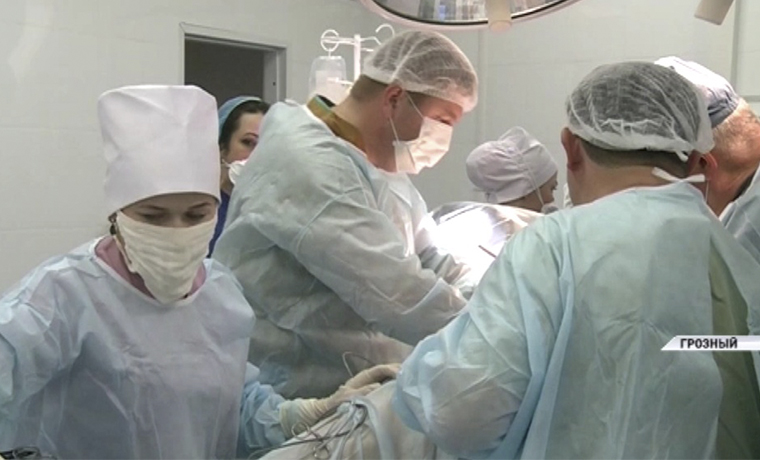 Проблему мужчины, который 10 лет носил в теле инородный объект, решили в больнице Грозного