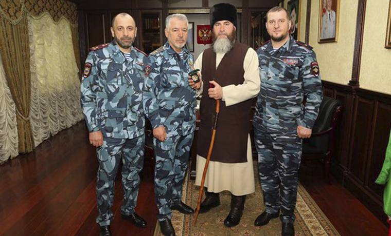 Муфтию Чечни вручили нагрудный знак «За отличие в борьбе против терроризма»