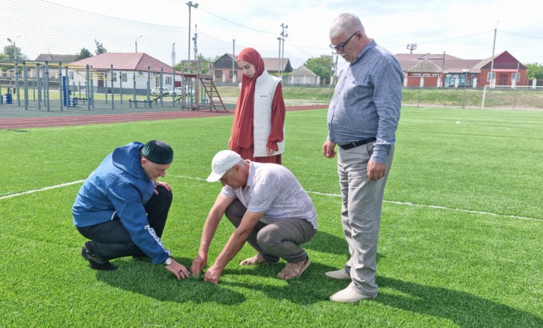 В Наурском районе проверили состояние «умной» спортивной площадки