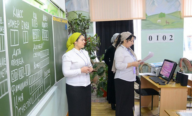 Родители чеченских выпускников сдали Единый государственный экзамен