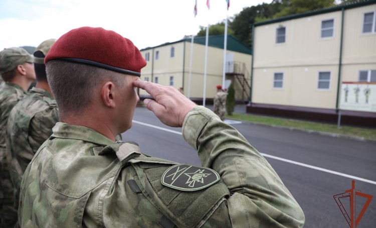 Военнослужащих подразделений спецназа Росгвардии стали обладателями права ношения крапового берета