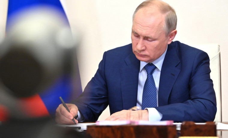 Президент России подписал указ о единовременной выплате пенсионерам