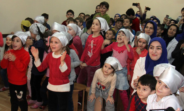 В Гудермесском центре социальной помощи семье и детям прошла благотворительная акция