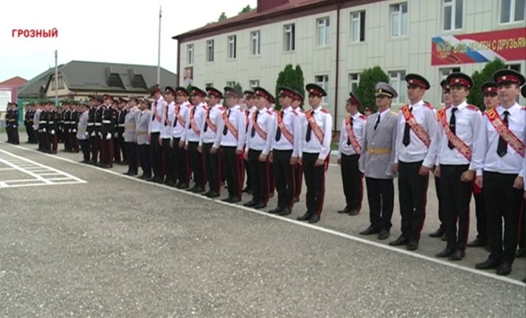 Грозненское военное суворовское училище выпустило еще 40 кадетов