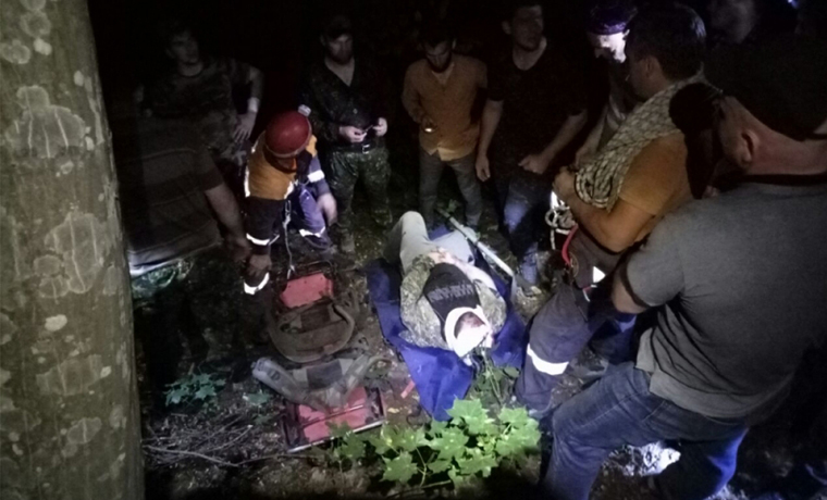 В Чечне спасатели подняли на поверхность мужчину, упавшего в 150-метровую пропасть 