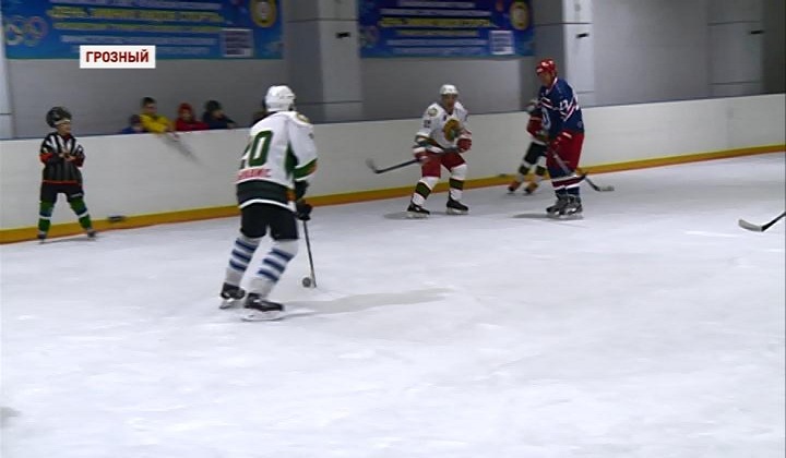 «Даймохк» и «Стигал» сыграли товарищеский матч с ветеранами отечественного хоккея
