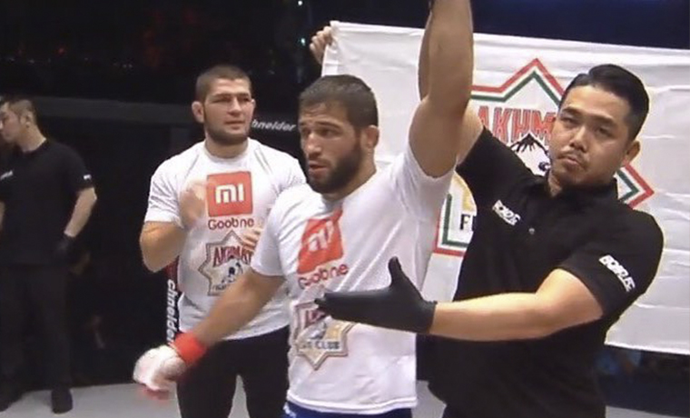 Рамзан Кадыров поздравил Шамиля Завурова с победой на турнире Road FC 40 
