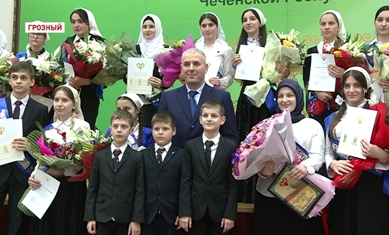 В Центре образования имени Ахмата-Хаджи Кадырова прошла церемония награждения «Учеников года – 2016»