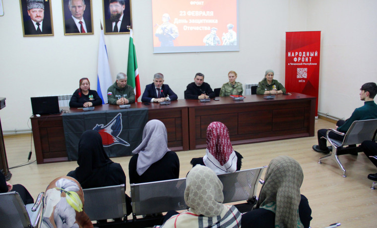 В Грозном к Дню защитника Отечества росгвардейцы провели встречу со студентами