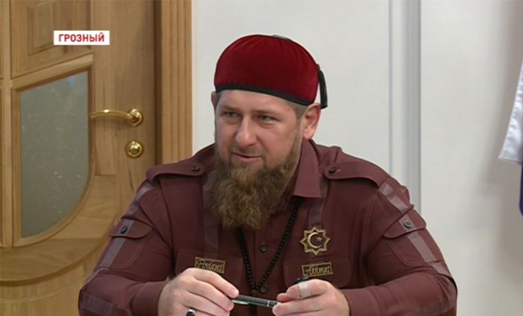 Кадыров  поблагодарил активисток клуба «Иман» за труд и призвал работать также эффективно