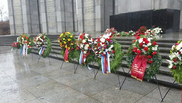 В Берлине возложили венки к мемориалу павшим советским воинам 
