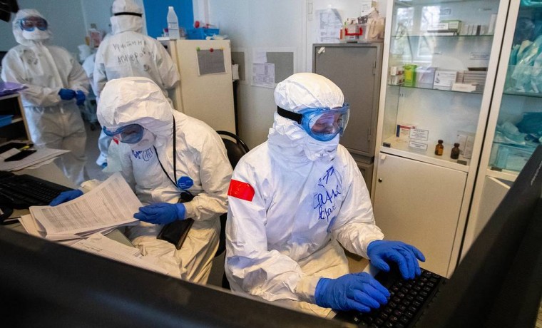 За сутки в России выявили 8 995 случаев заражения коронавирусом