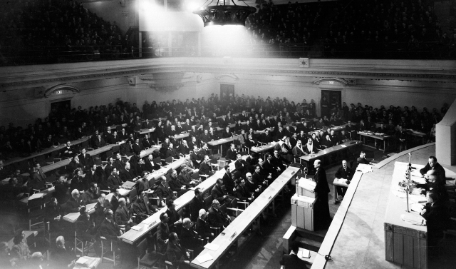10 января 1946 начала работу первая сессия Генеральной Ассамблеи ООН. 