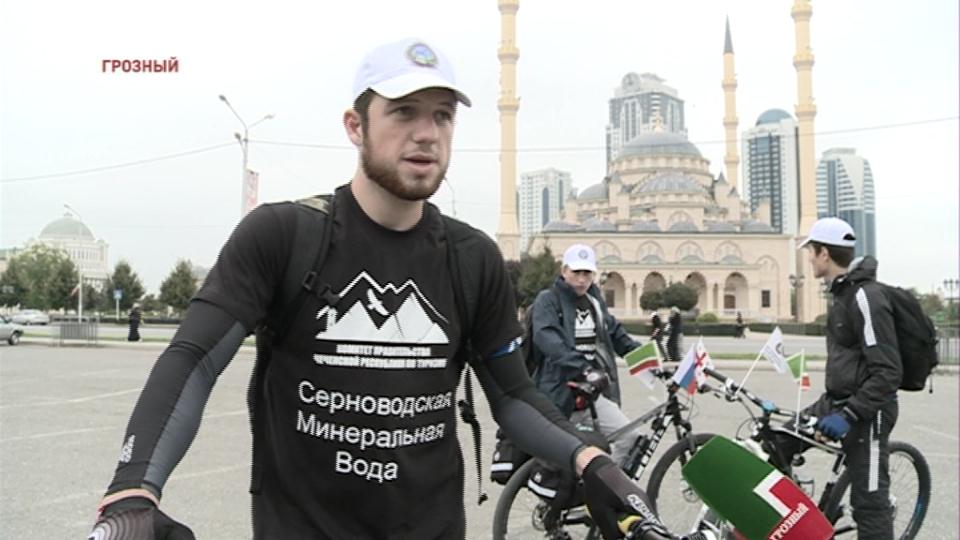 Группа из трех человек отправились в велопробег по маршруту Чечня-Грузия