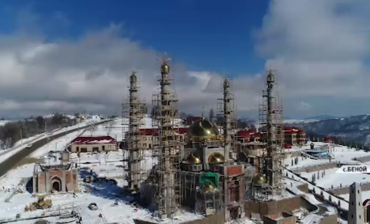 В высокогорном Беное завершается строительство самой большой  мечети в Ножай-Юртовском районе 