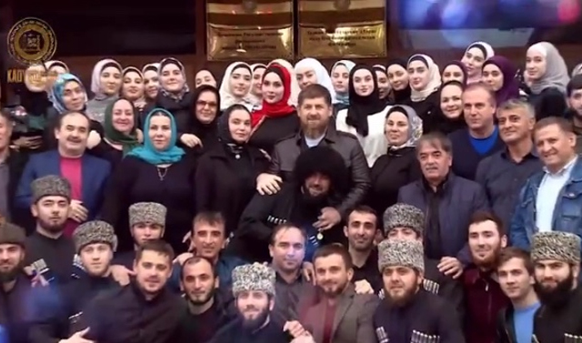 Рамзан Кадыров встретился с коллективом Чеченской Государственной филармонии им. Аднана Шахбулатова