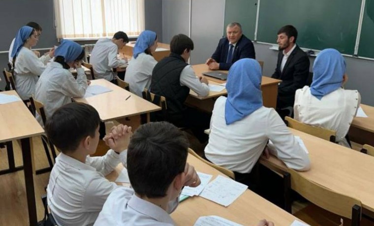 Али Гучигов посетил общеобразовательную школу села Пионерское Шатойского района