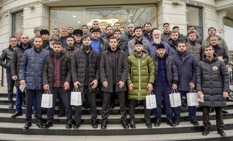 Хас-Магомед Кадыров и его первый заместитель Мансур Абдулаев присоединились  к акции «Дари добро»
