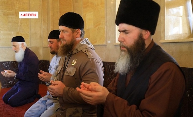 Рамзан Кадыров в священный месяц Рамадан посетил зиярты в Автурах и Илсхан-Юрте