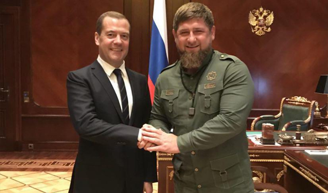 Дмитрий Медведев поздравил Рамзана Кадырова с открытием мечети в Шали