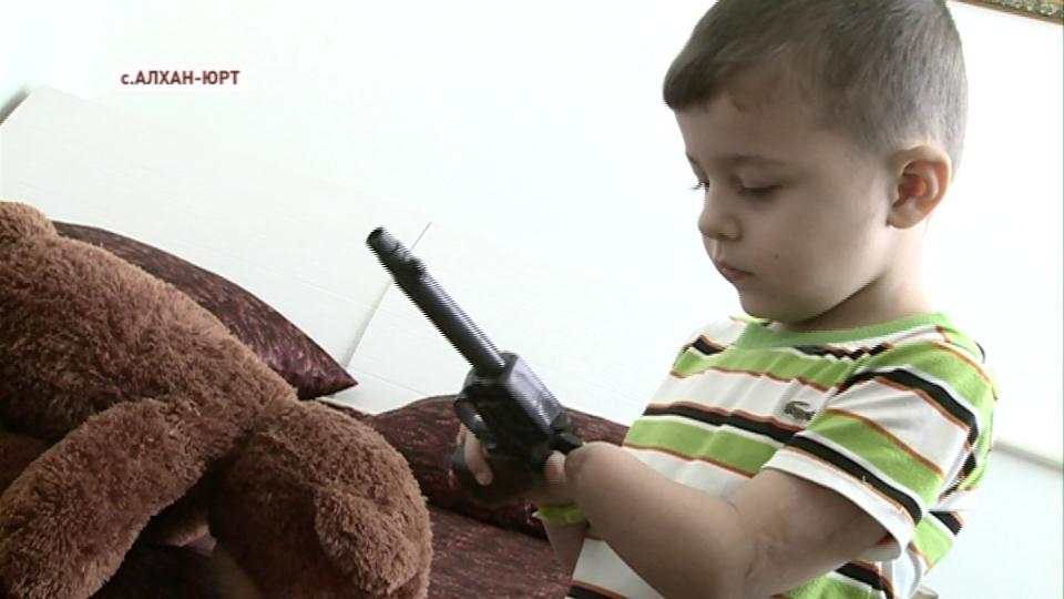 Фонд имени А.Х. Кадырова выделил средства на лечение маленькому мальчику с редкой инфекцией 
