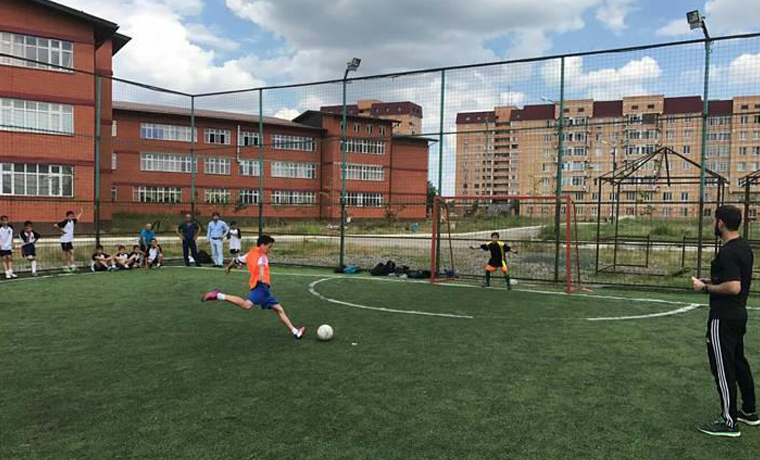 Команда школьников из Чечни победила на окружном этапе Всероссийских соревнований по мини-футболу 