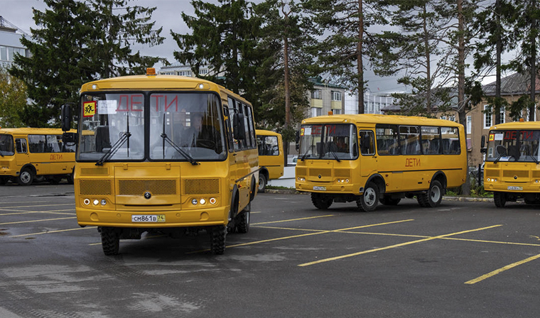 До конца 2018 года школы Чечни получат более 40 автобусов