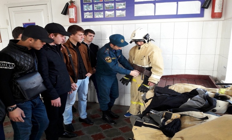 Пожарно-спасательные подразделения МЧС РФ по ЧР посетили чеченские школьники