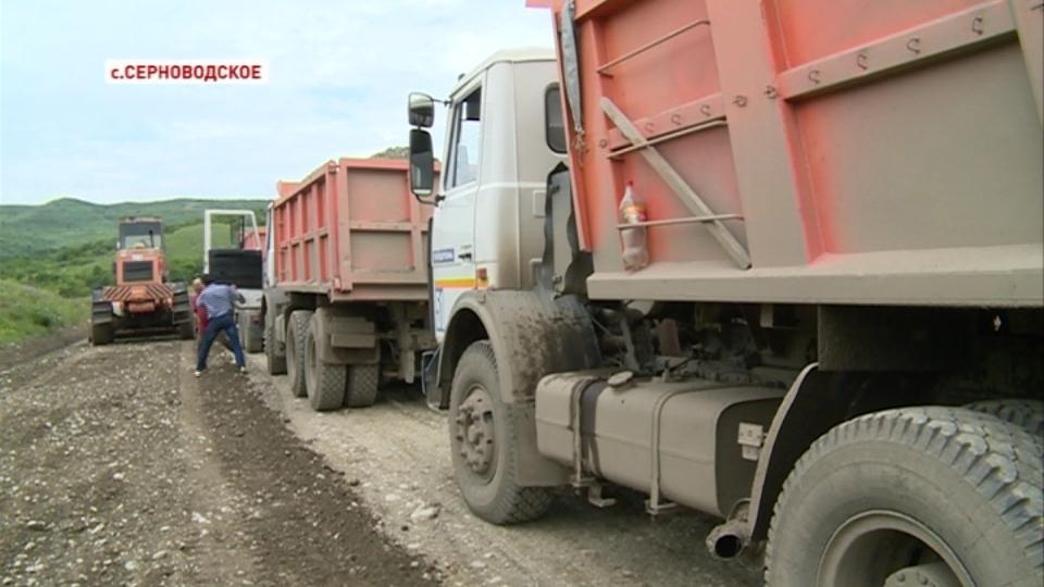 В Сунженском районе ведутся работы по расширению дорог