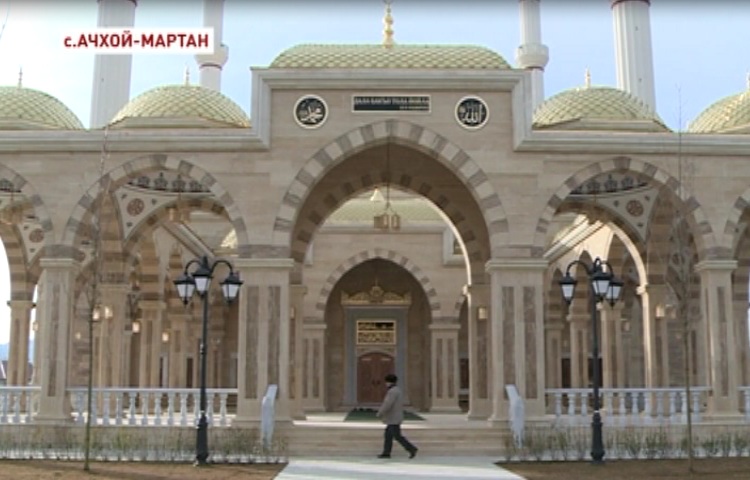 Первая пятничная молитва в мечети имени Батал-Хаджи Белхороева в Ачхой Мартане