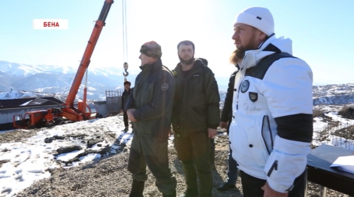 Кадыров проверил ход строительства многофункционального спорткомплекса в Беное