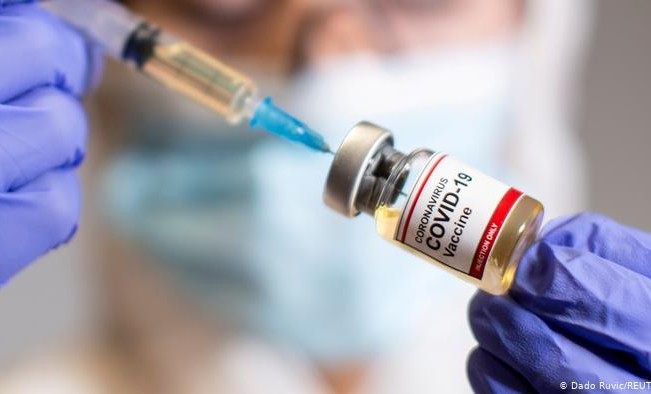 Медленный темп вакцинации от COVID-19 может спровоцировать формирование новых штаммов