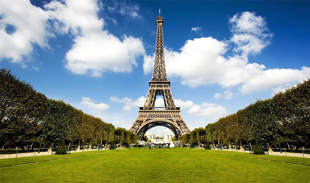 Чеченский туристический центр открылся в Париже