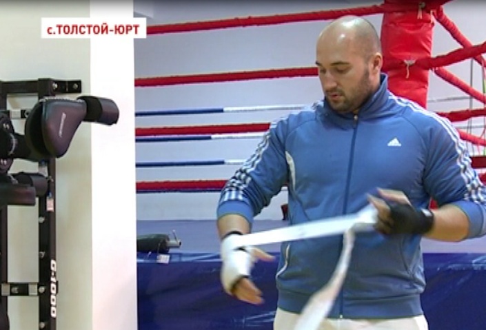 Чеченский спортсмен Магомед Азуев готовится к боксерскому вечеру в Испании