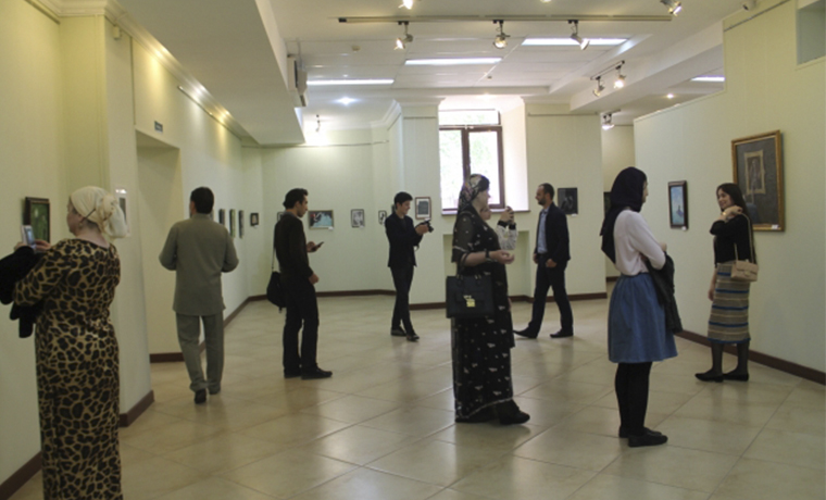 В галерее им. А.А. Кадырова открылась выставка «Симфония мыслей»