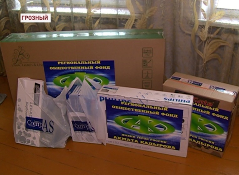 Подарки в преддверии нового года получила семья Муслимовых от РОФ им.А-Х. Кадырова