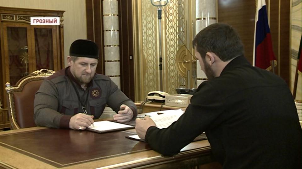 Р.Кадыров обсудил вопросы сферы образования с М.Даудовым