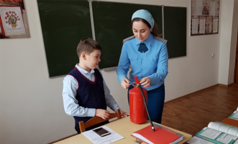 Сотрудники МЧС РФ по ЧР провели для школьников уроки безопасности