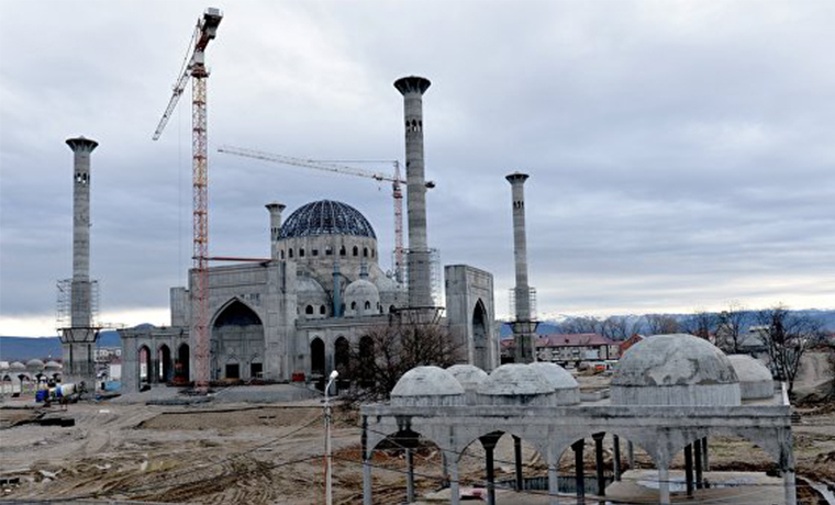 В Шали продолжается возведение мечети на 20 тысяч молящихся 