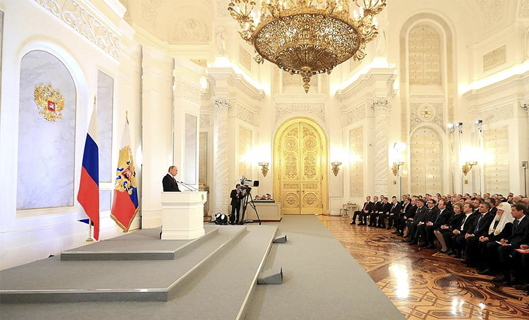 Владимир Путин: Проблему трехсменки в школах необходимо решить