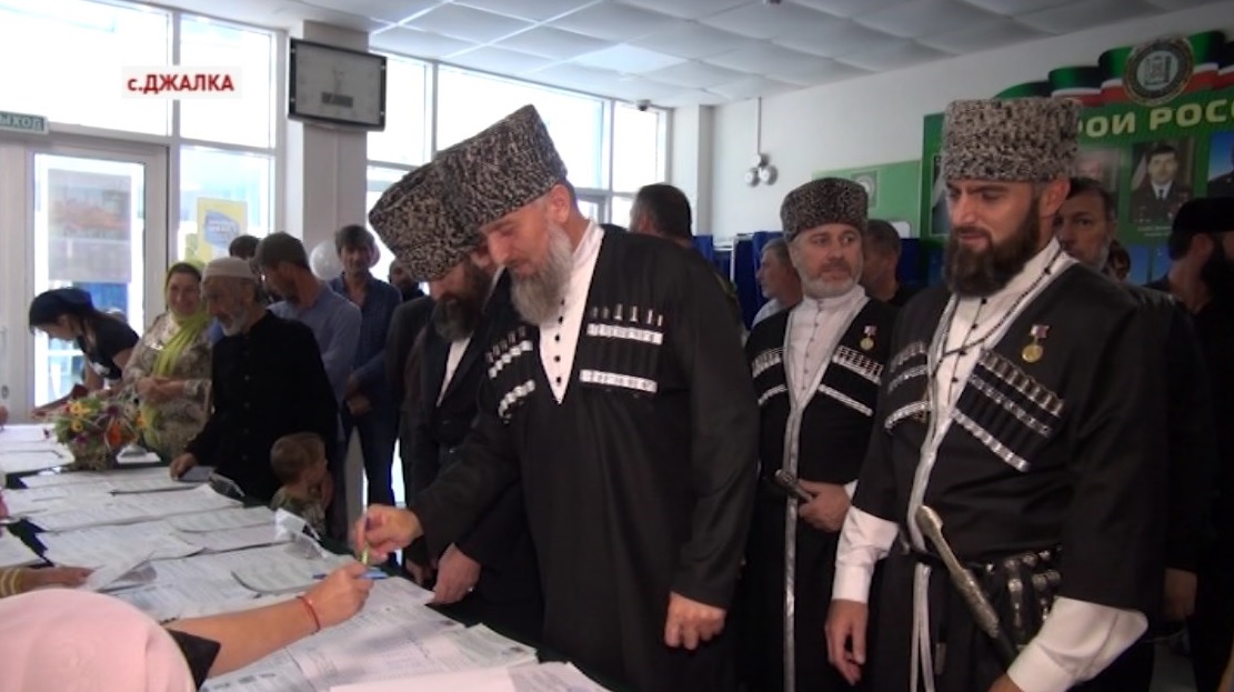 Жители сел Джалка и Иласхан-Юрт проголосовали на своих участках