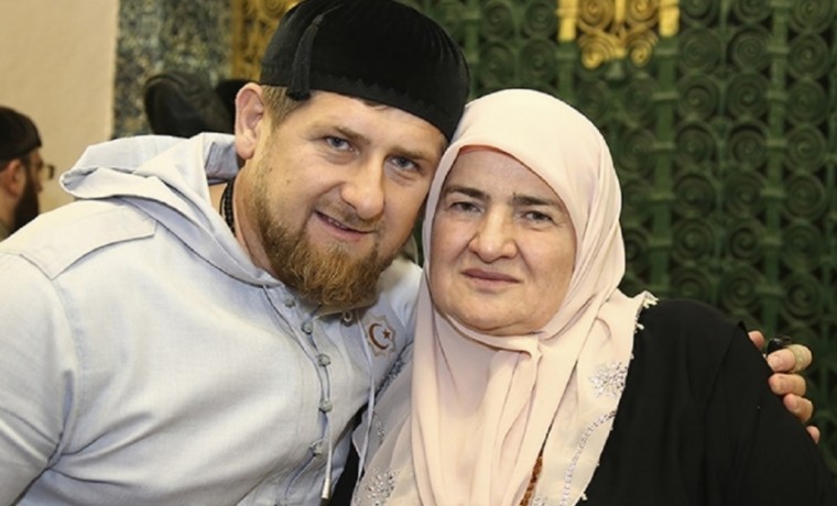 Рамзан Кадыров сообщил, что Аймани Несиевна посетила священные земли Мекки и Медины