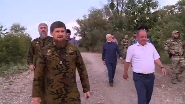 Рамзан Кадыров проинспектировал прокладку дороги в селении Саясан