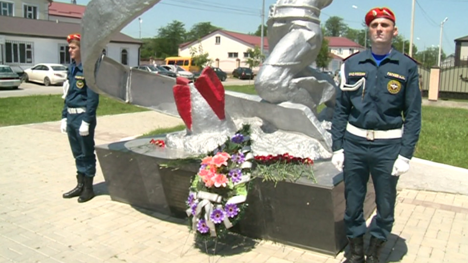 В Грозном почтили память пожарных, погибших при тушении пожаров в годы Великой Отечественной войны