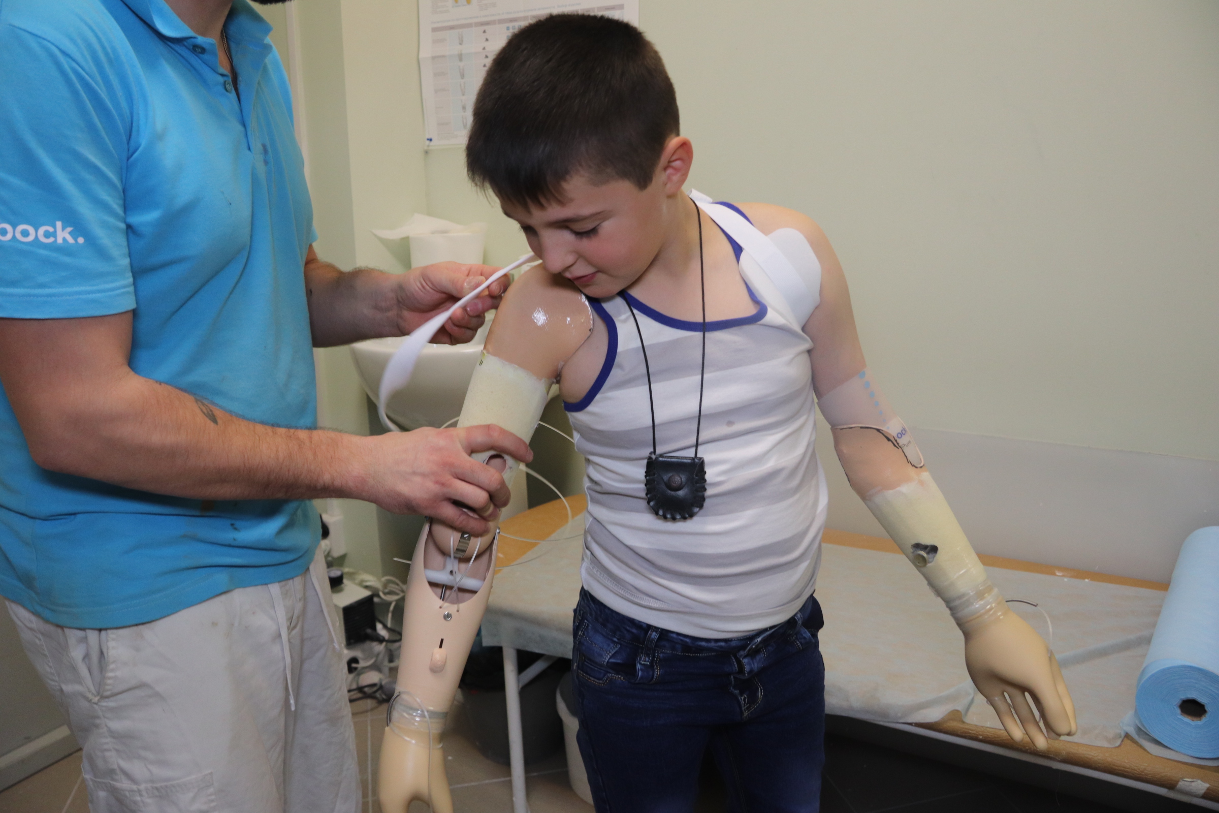 Рамзан Кадыров помог юному спортсмену Мансуру Цакаеву приобрести дорогостоящие протезы