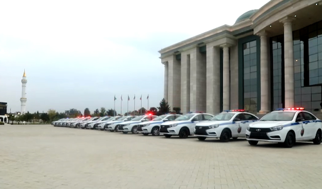 Фонд Кадырова подарил правоохранительным органам Чечни 15 автомобилей «Лада Веста»