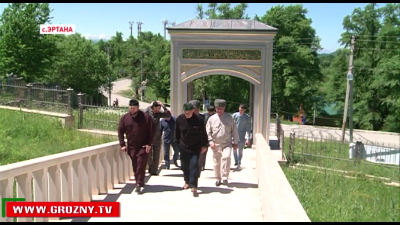 Представители Совета старейшин Панкисского ущелья совершили экскурсию по святым местам Чеченской республики 